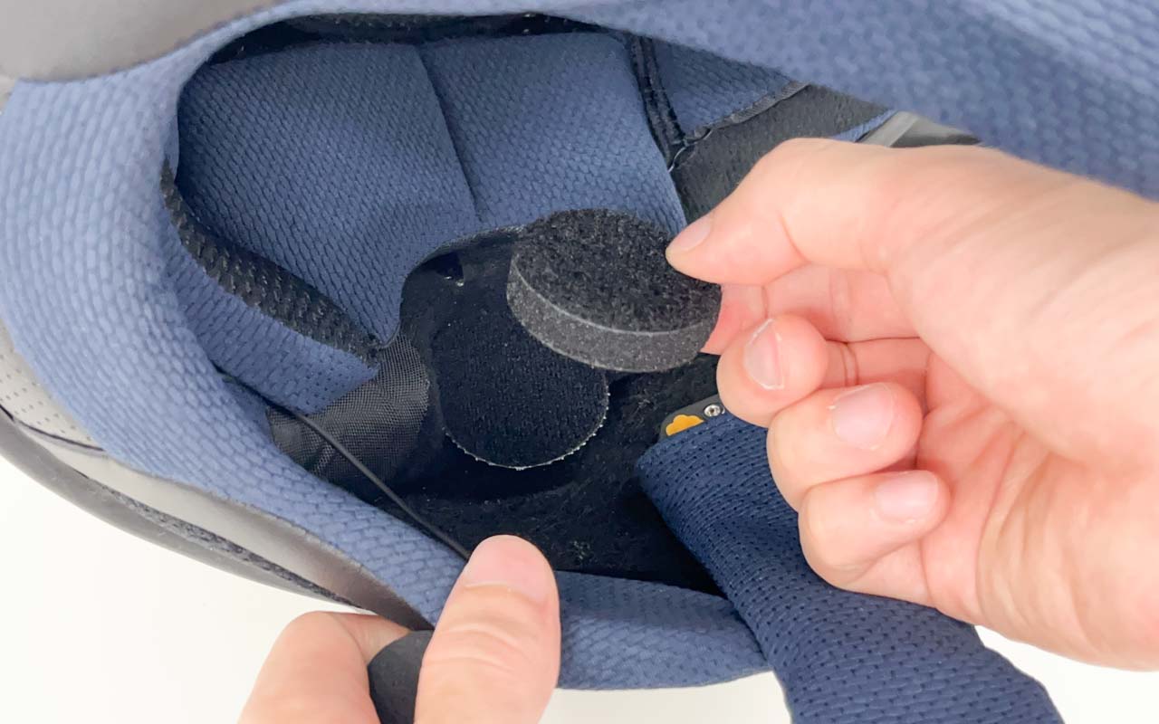 左側スピーカー取付け